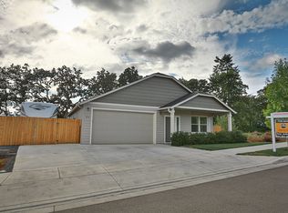 976 S 54th St, Springfield, OR 97478