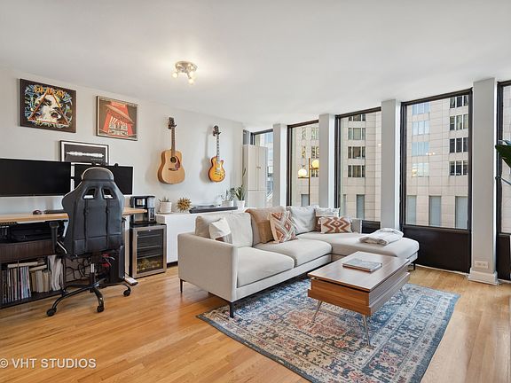 4th image of 100 E Walton St APT 32C