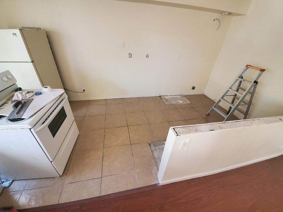 2nd image of 936 San Pedro Dr SE #2