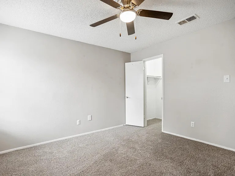 Lawson — Photo 33
