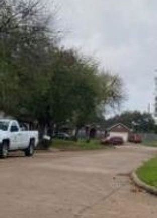 Exterior Neighborhood (street photo)
