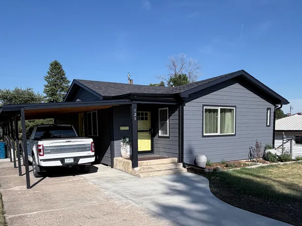 121 14th Ave S, Lewistown, MT 59457