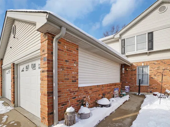 215 Deer Hollow Ct, O'Fallon, MO 63366