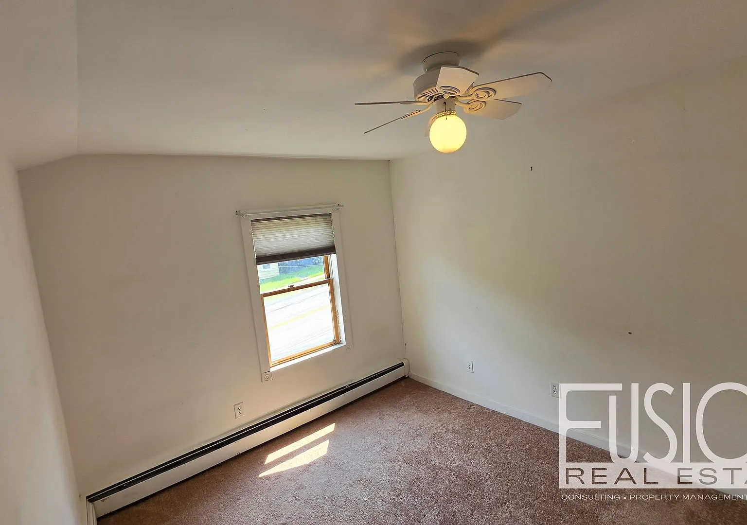 Rare 5-Bedroom Home in a Prime Burlington Location — Photo 3