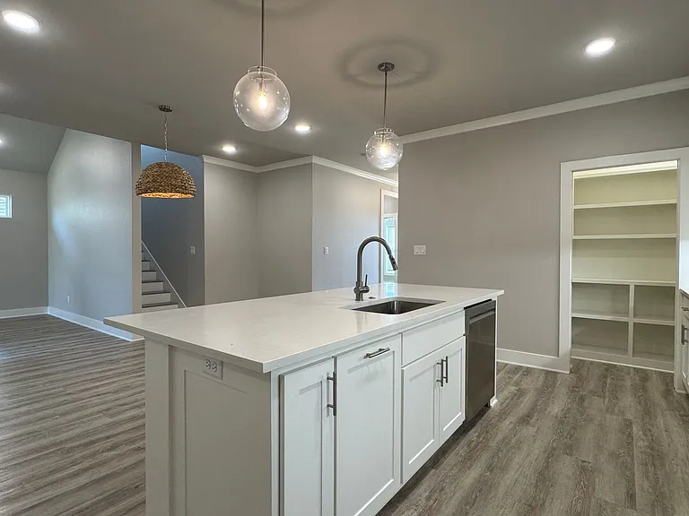 7110 Alexander Dr — Photo 27