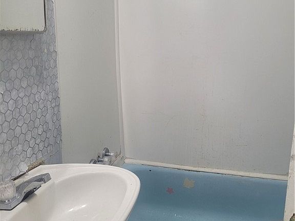 5th image of 146 Culpeper Ave