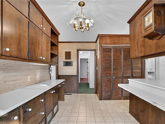 33rd image of 801 Cliftwood Dr