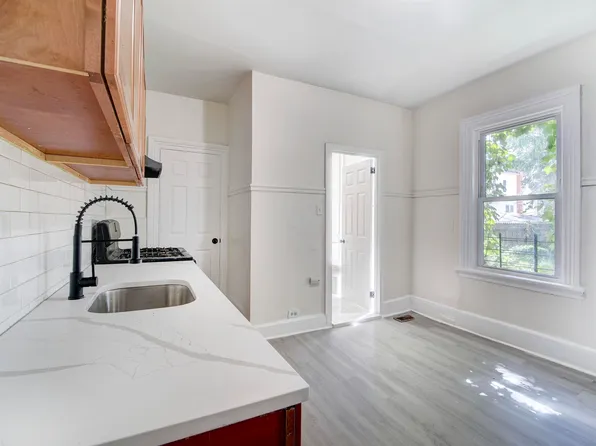 31 Lexington Avenue image 2 of 17