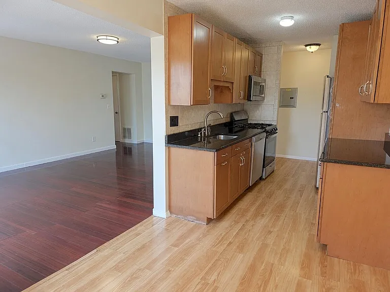 48 Shrewsbury Green Dr #I — Photo 12
