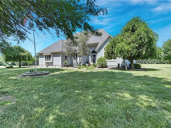 4487 Thomas Rd, Wellsville, KS 66092