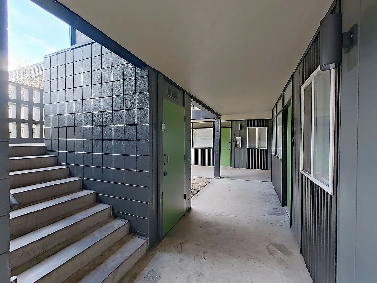 University Manor - Newly Renovated Units just a short walk from Campus! — Photo 3