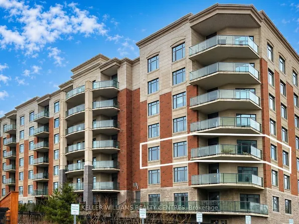 460 William Graham Dr #313, Aurora, ON L4G 1X9