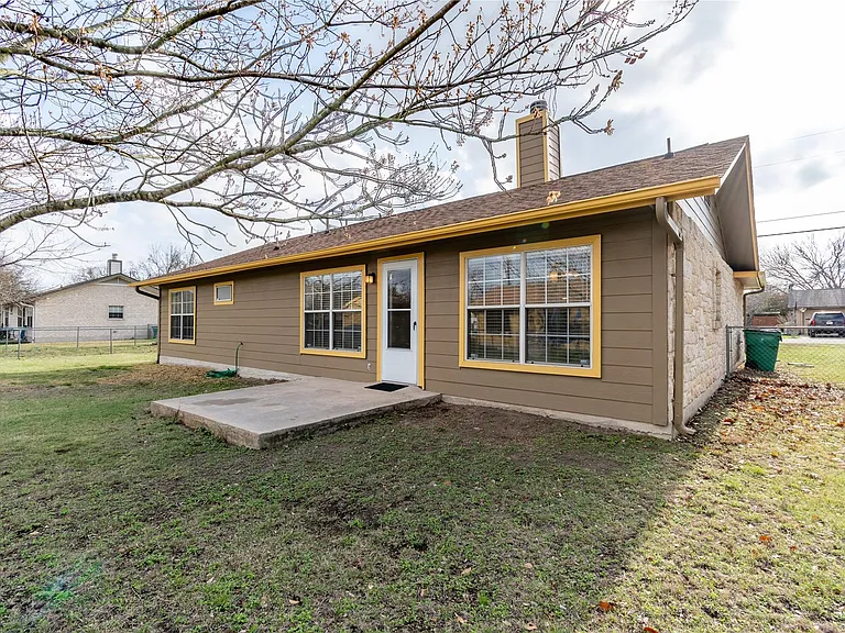2604 Peach Tree Ln — Photo 17