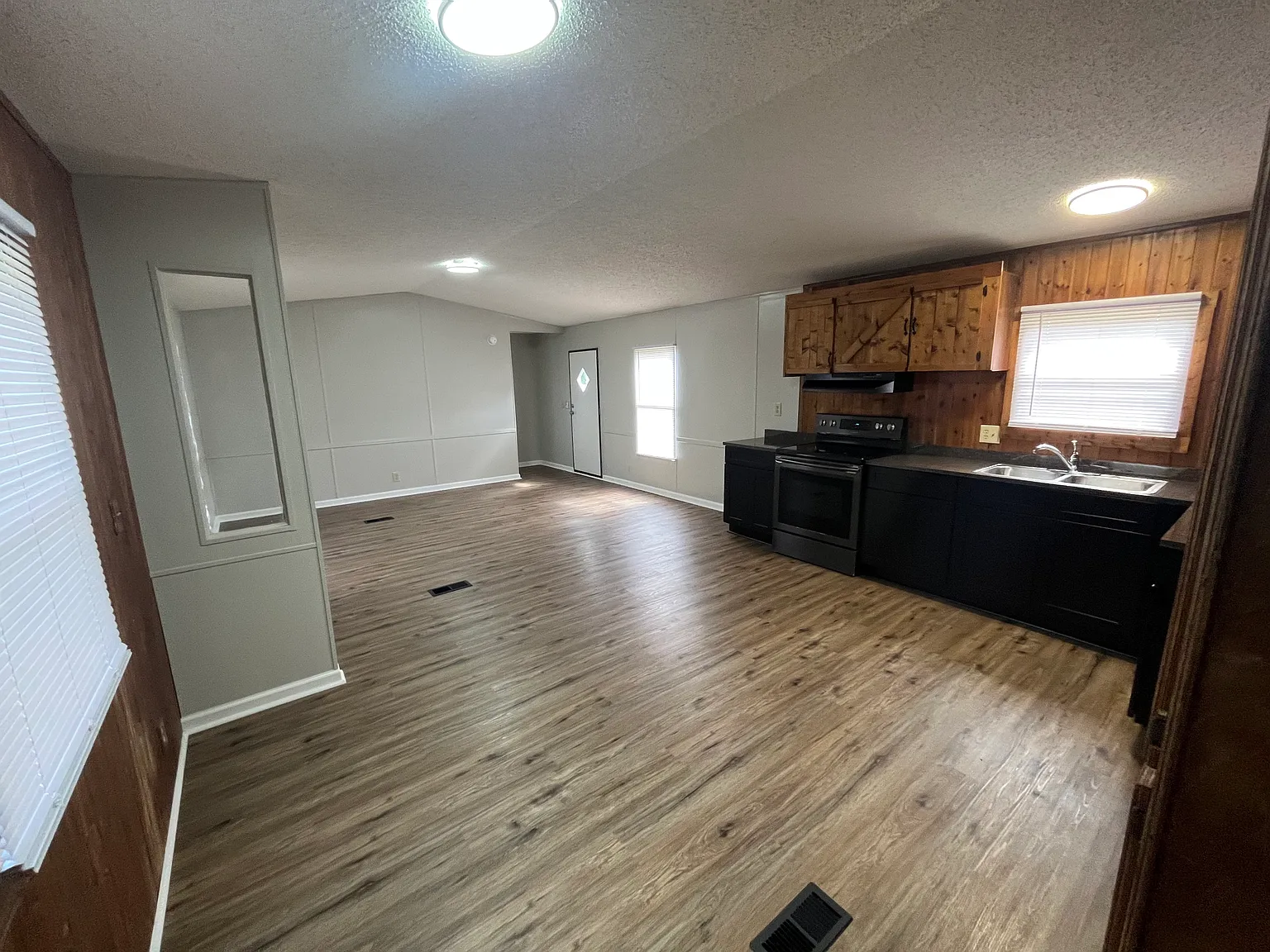 3 bed, 1200 sqft, $1,200 — Photo 4