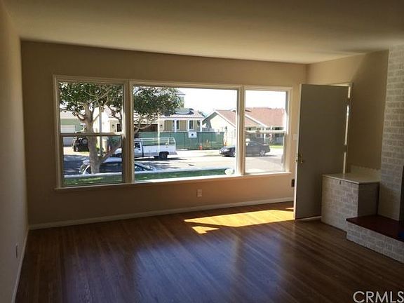 3rd image of 317 Avenue E