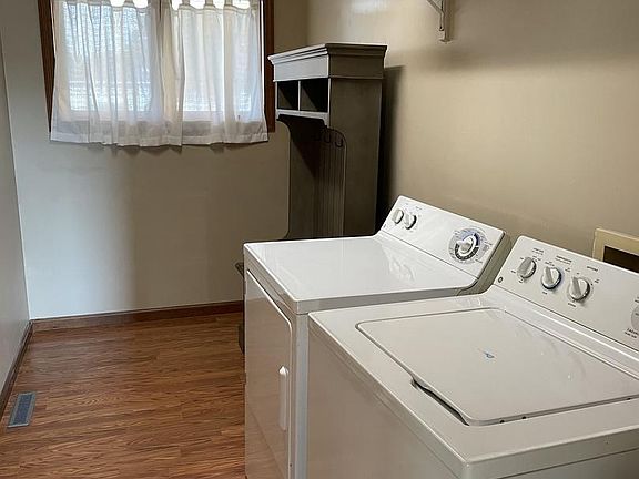 5th image of 2813 Woodhaven Dr