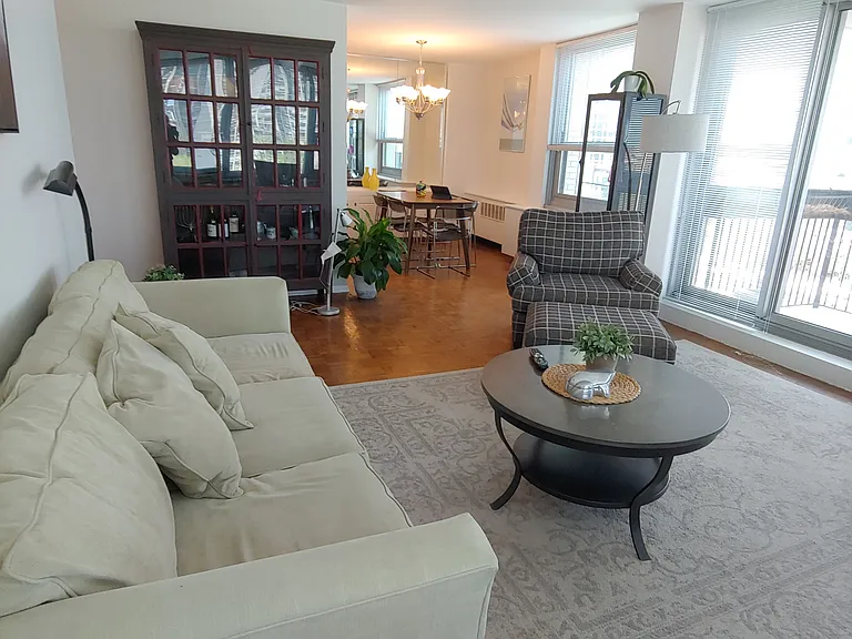 1255 N Sandburg Ter #711 — Photo 2