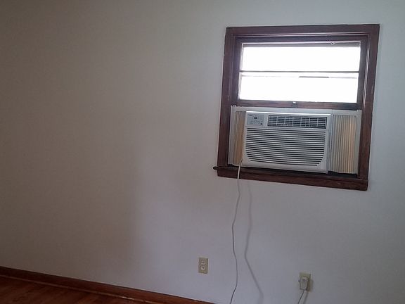 2nd image of 1302 Carver Ct