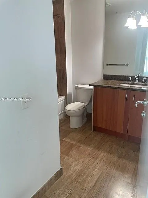 Met 1 Condo — Photo 4