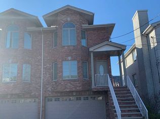 525B 1st St, Palisades Park, NJ 07650