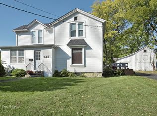 825 Wicker St, Woodstock, IL 60098