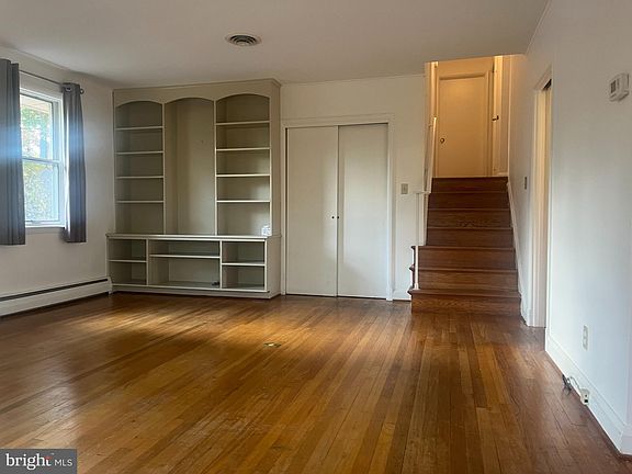 5th image of 212 Elpin Dr W