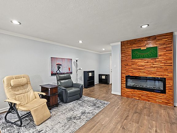 2nd image of 8221 Kingsbrook Rd APT 108