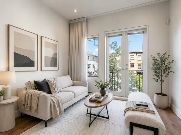 1425 W 11th Ave #1, Vancouver, BC V6H 1K9