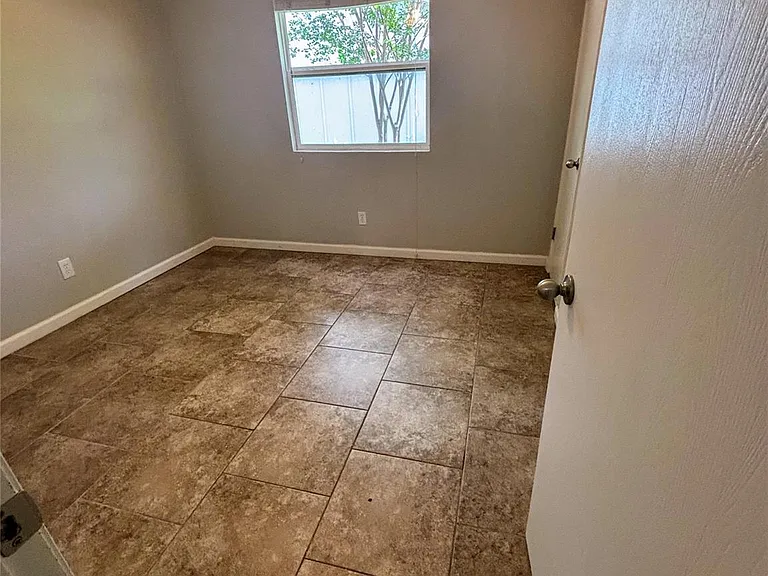 1903 Aberdeen Dr — Photo 6