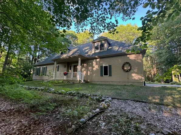 1994 N Pinesboro Dr, Sanford, MI 48657