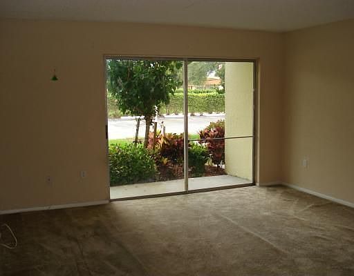 5th image of 437 Executive Center Dr APT 112