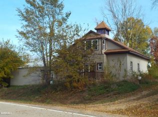 8833 S Massbach Rd, Elizabeth, IL 61028