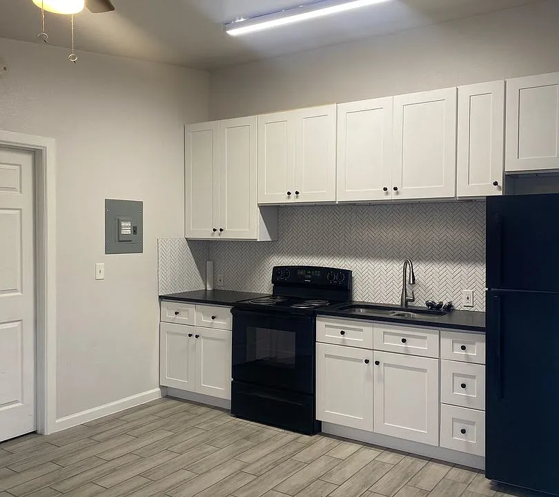 112 Oelkers St #2