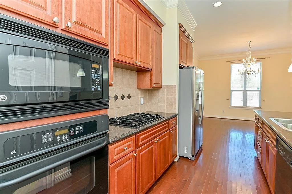 3 bed, 2.5 bath, 2069 sqft, $2,950 — Photo 4