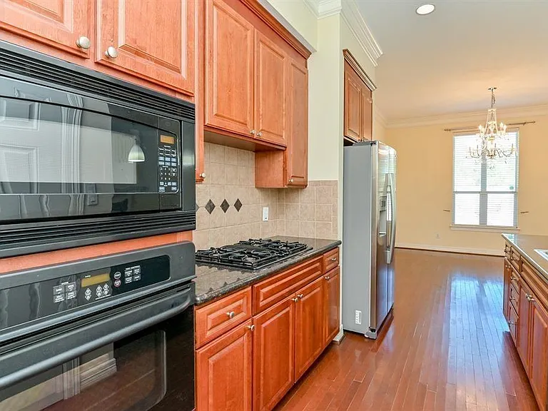 802 Garden Trace Ln — Photo 5