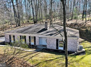 19 Edgehill Rd, Hershey, PA 17033