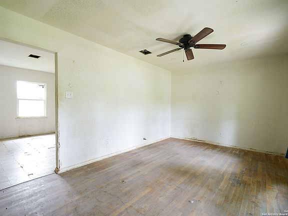 3rd image of 318 GARDINA ST