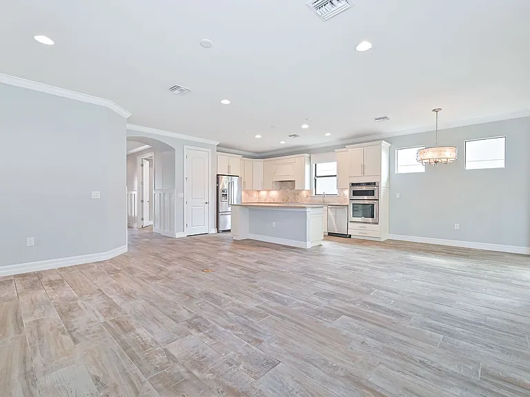 14589 Laguna Dr — Photo 10