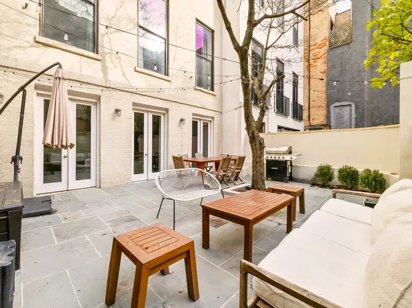236 E 15th St #1, New York, NY 10003