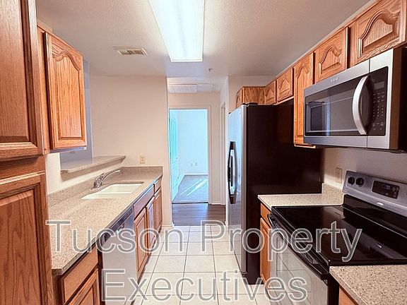 3rd image of 2550 E River Rd Unit 20101