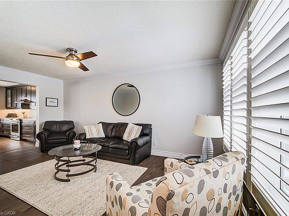 5th image of 367 Meadowvale Pl