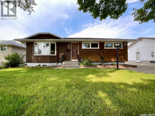 30 Probe St, Regina, SK S4R 4V1