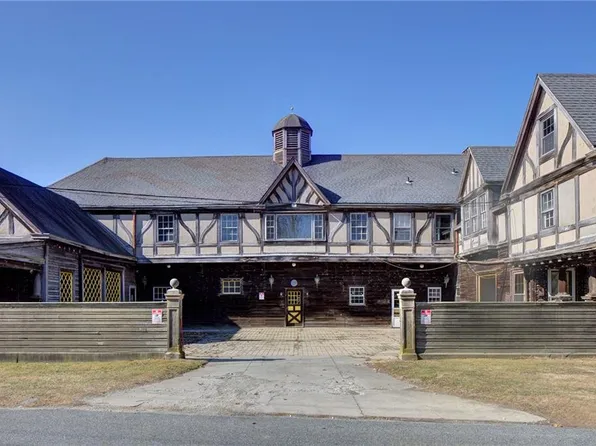 173 Coggeshall Ave, Newport, RI 02840