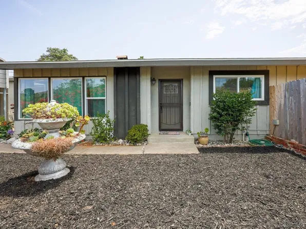 12113 Winter Gardens Dr, Lakeside, CA 92040
