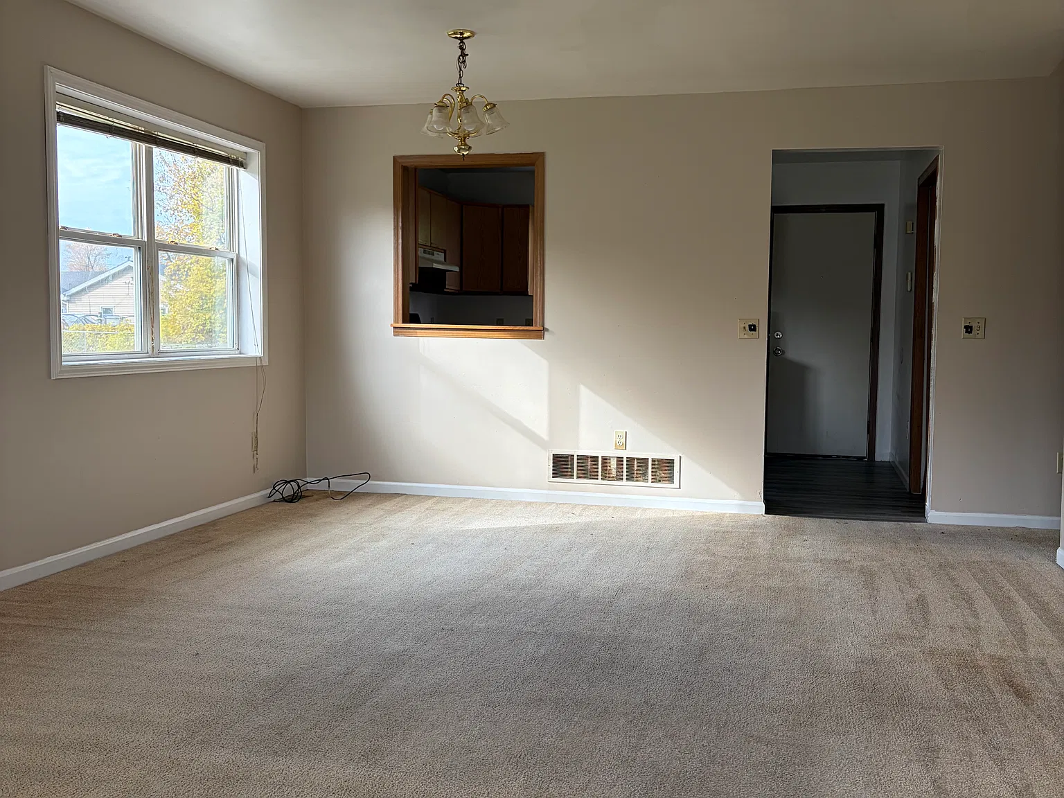 3 bed, 2080 sqft, $1,100 — Photo 3