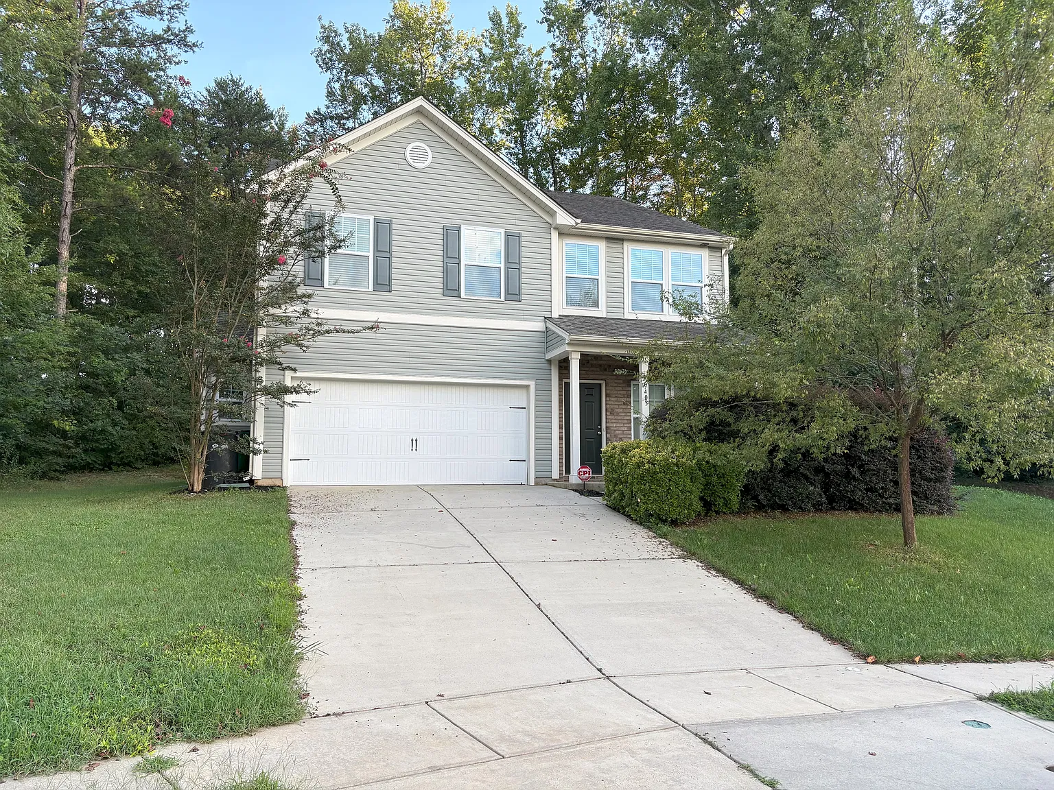 3 bed, 2.5 bath, 2609 sqft, $2,500 — Photo 2