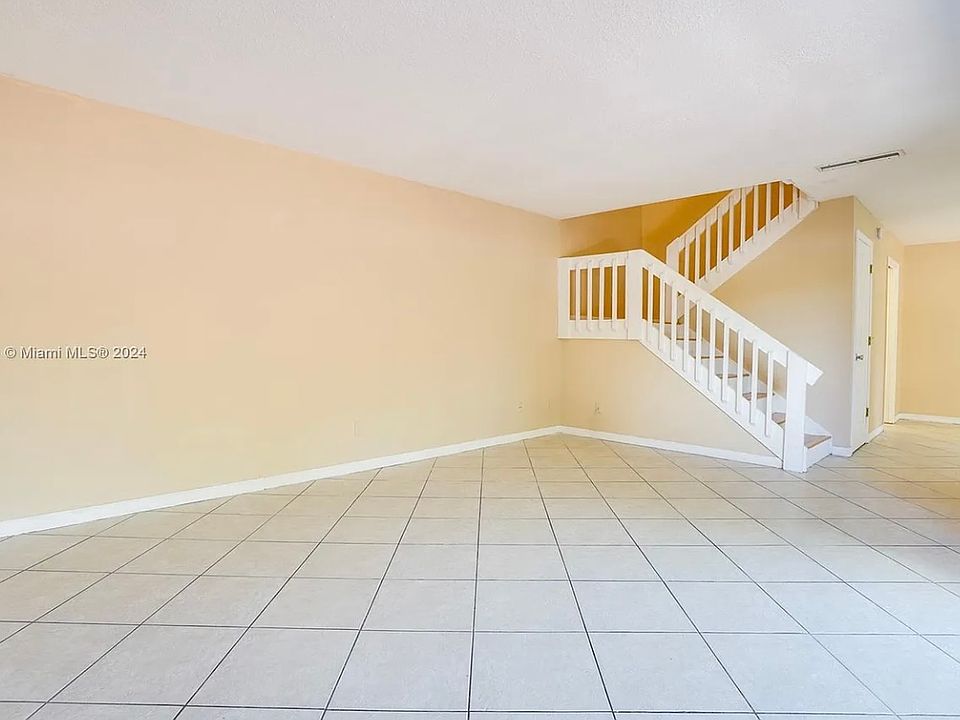 1st image of 1458 N Lawnwood Cir