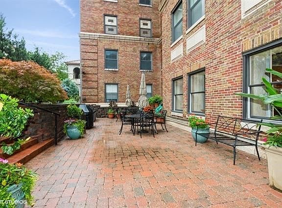 5th image of 229 Ward Pkwy APT 505B