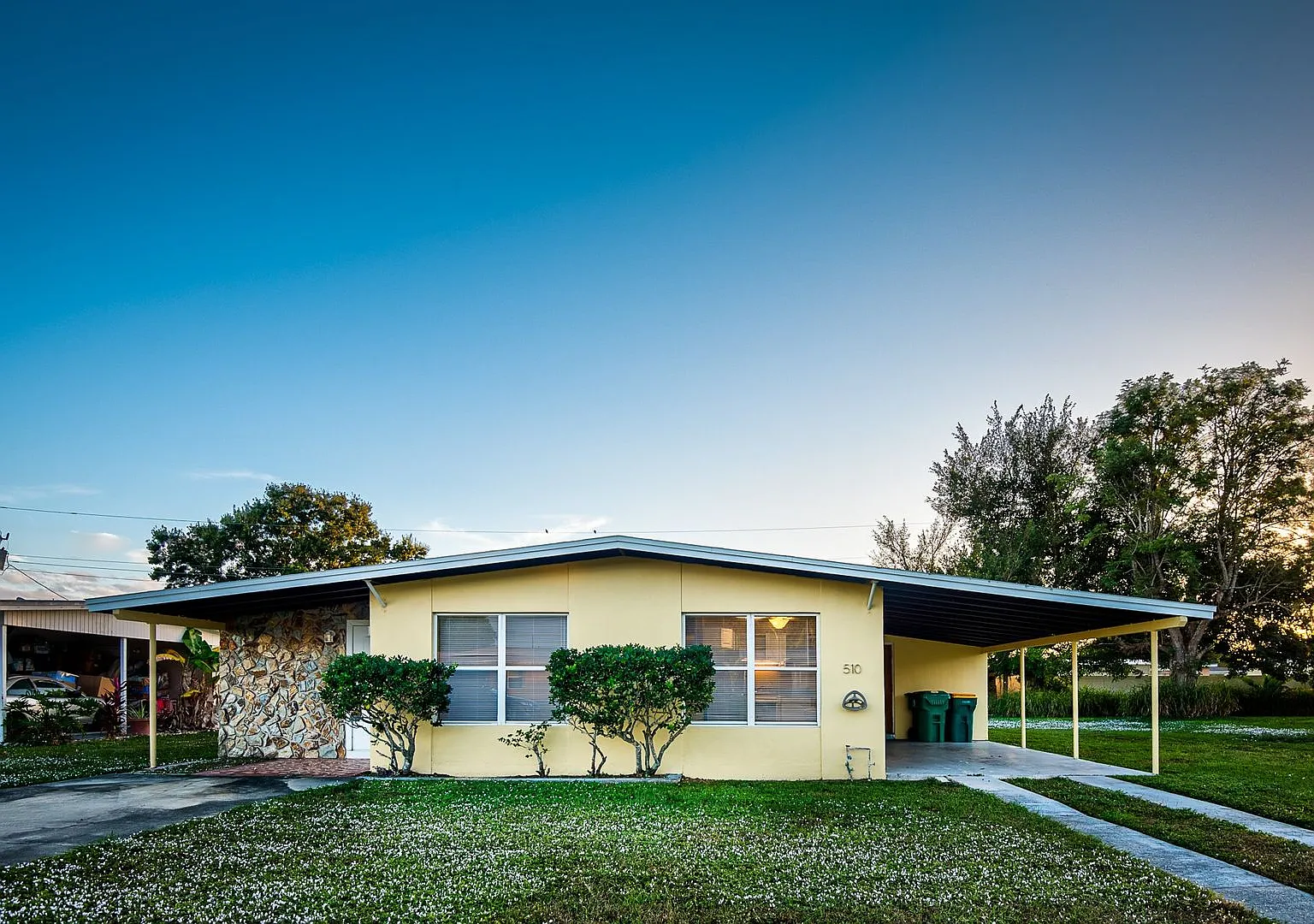 Central Location In Port Charlotte — Photo 2