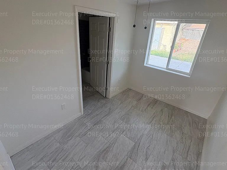 1118 Chico St — Photo 8
